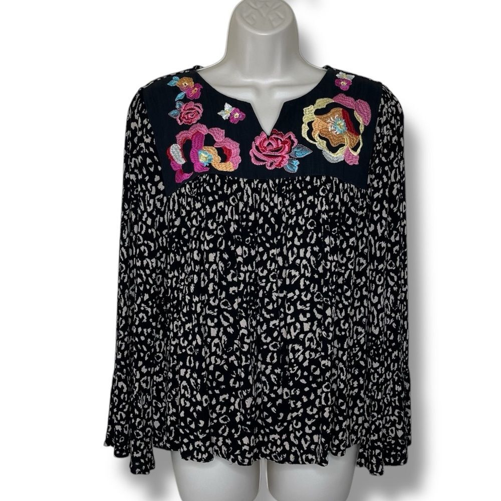 Savanna Jane Floral Embroidered Leopard Print Bell Sleeve Black Top Women Medium